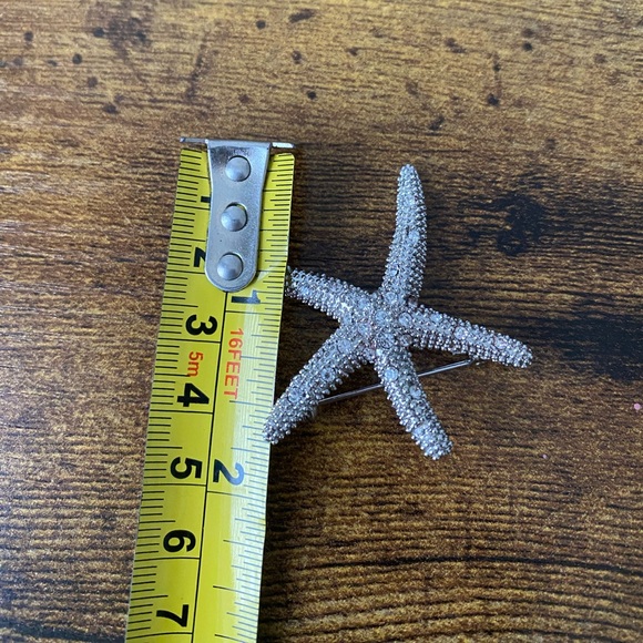 Shiny Starfish Brooch - Picture 3 of 4